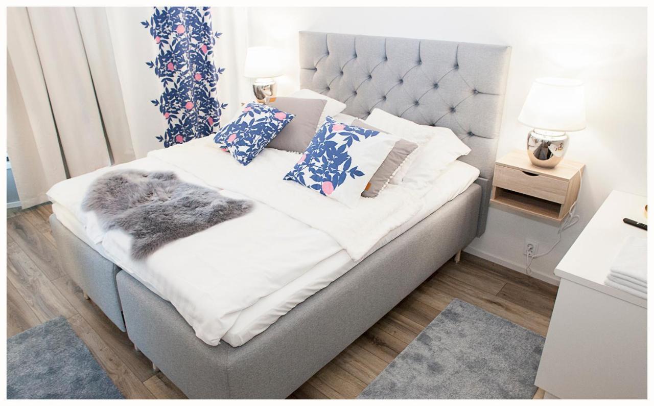 Crystal Arctic Suites Rovaniemi Ngoại thất bức ảnh A bed with a bed frame